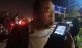 最新郑州喝醉酒爆料,街头冲突引热议，真相揭秘！